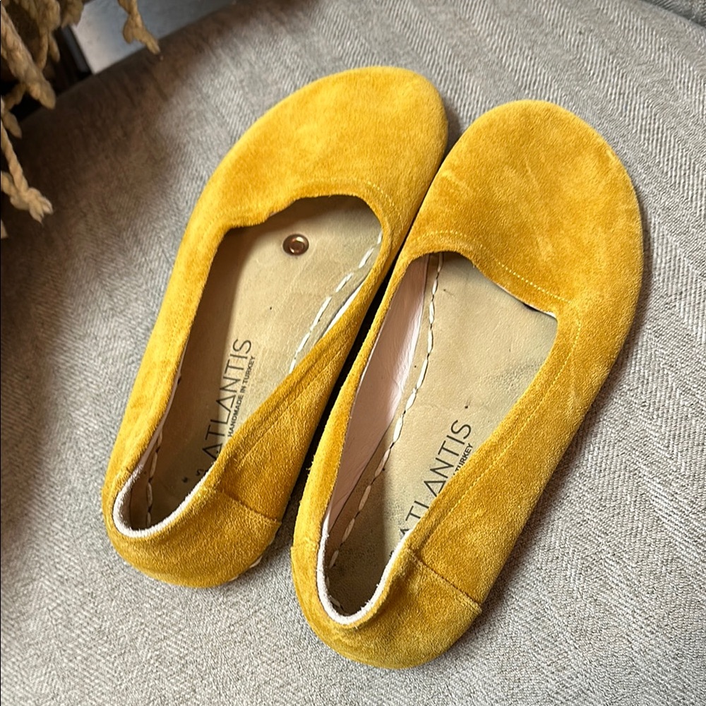 Atlantis suede mustard yellow flats 11.5